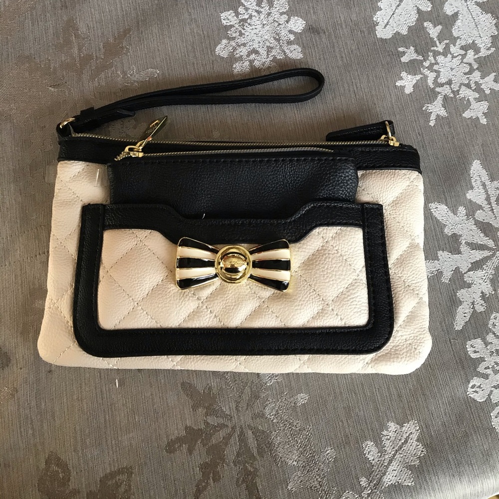 Wristlet with coin purse